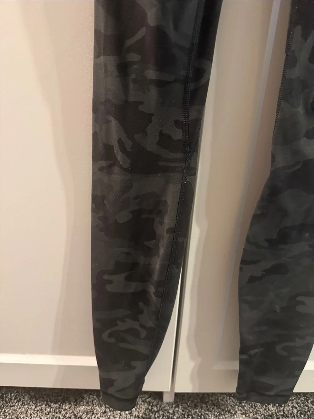 Lululemon Women’s Size 0 High Rise Leggings Black Camo Full Length